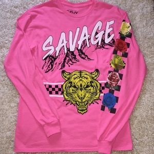 NWOT Savage Tee, Multicolored Graphics 🦁🌹